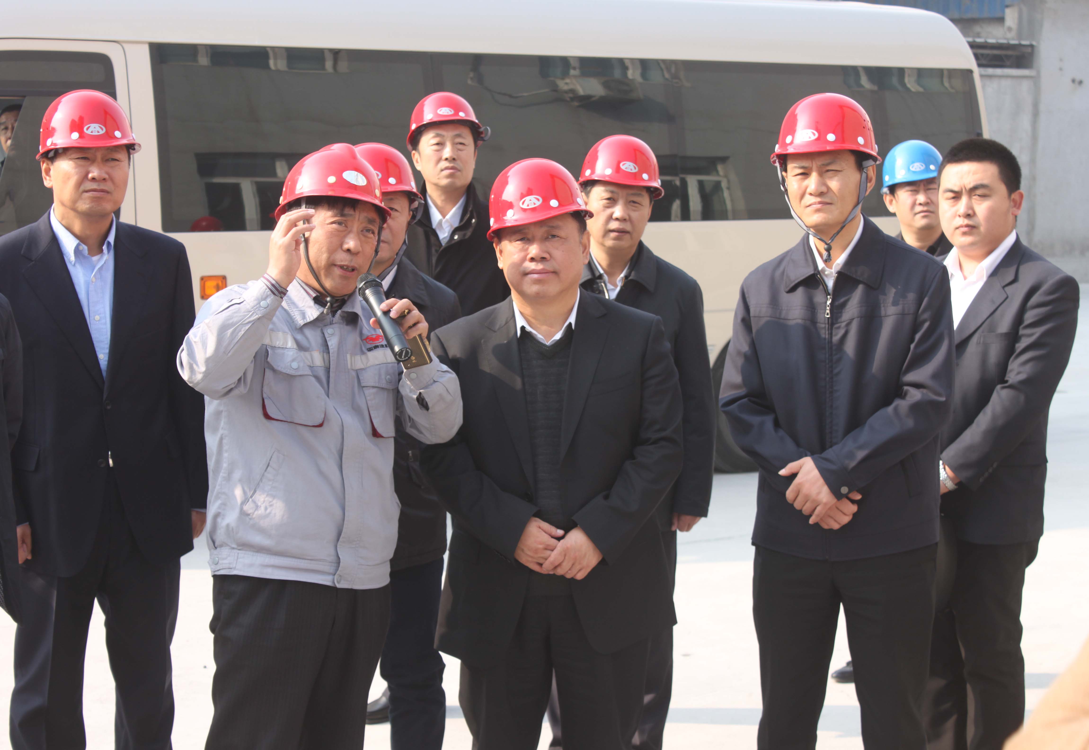 四平市委书记到亚泰建材伊通公司检查指导工作